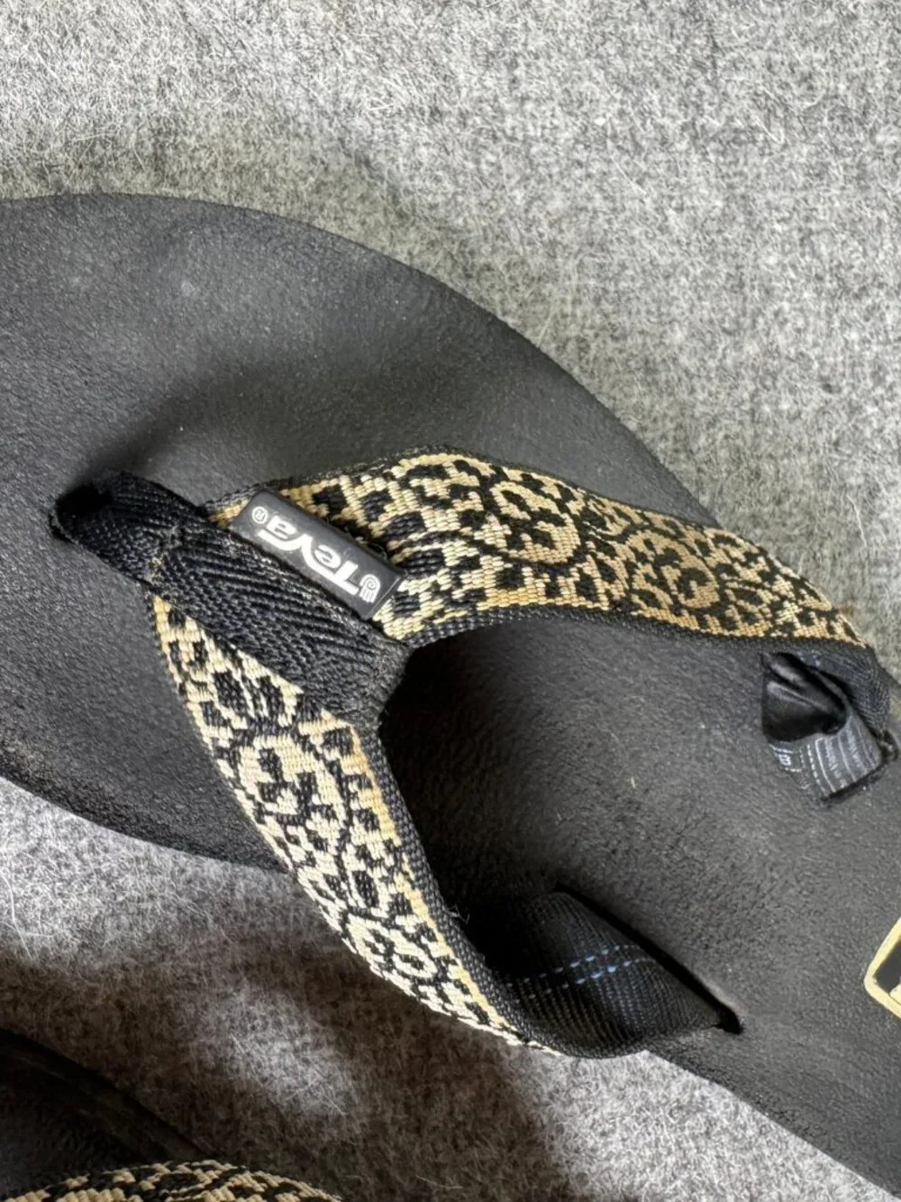 Teva Mush II Leopard Print Flip Flops Sz 7